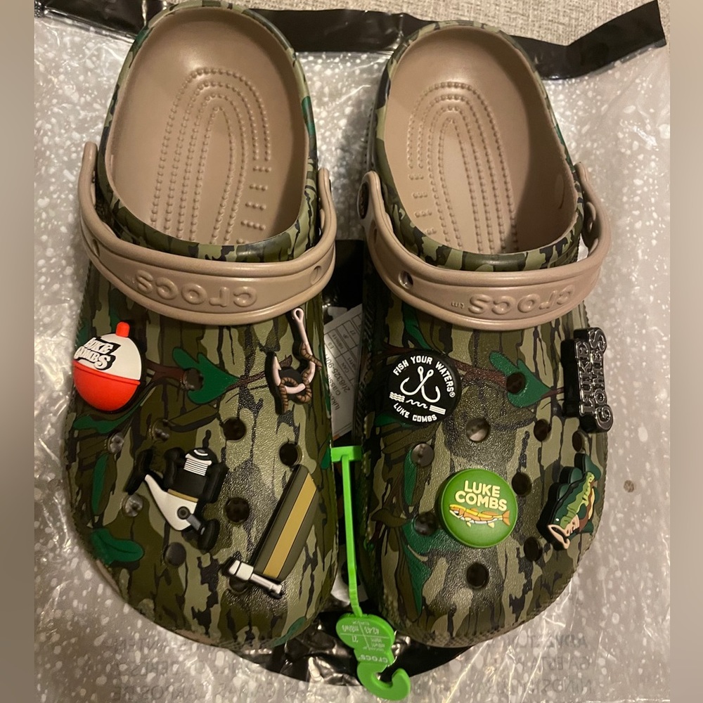 Limited Edition Luke Comb Crocs. Mens size 9